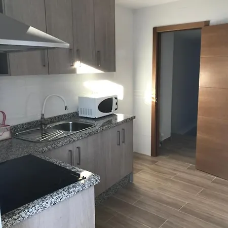 Nuevo Con Piscina En El Centro 