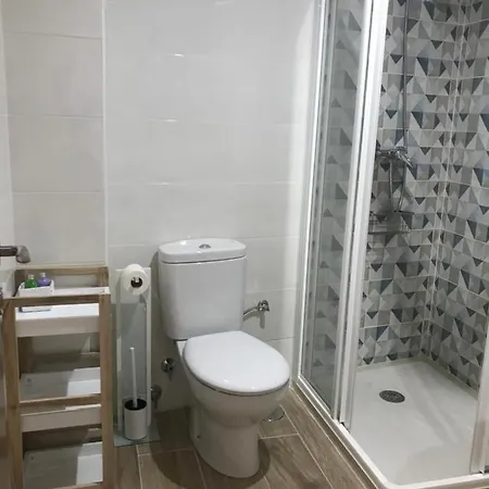 Nuevo Con Piscina En El Centro 