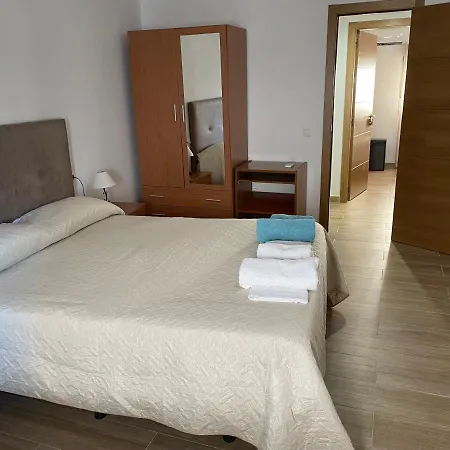 Nuevo Con Piscina En El Centro 