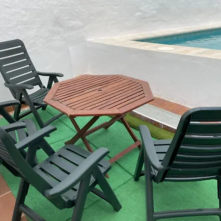 Nuevo Con Piscina En El Centro 