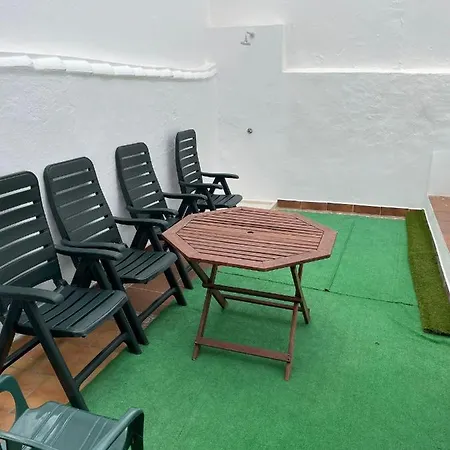 Nuevo Con Piscina En El Centro 