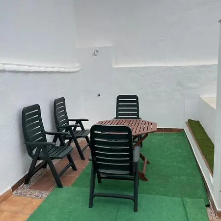 Nuevo Con Piscina En El Centro 