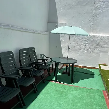 Nuevo Con Piscina En El Centro 