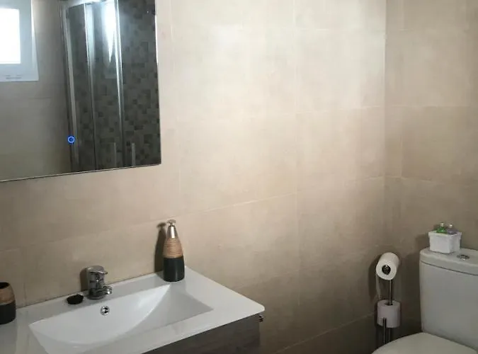 Nuevo Con Piscina En El Centro 