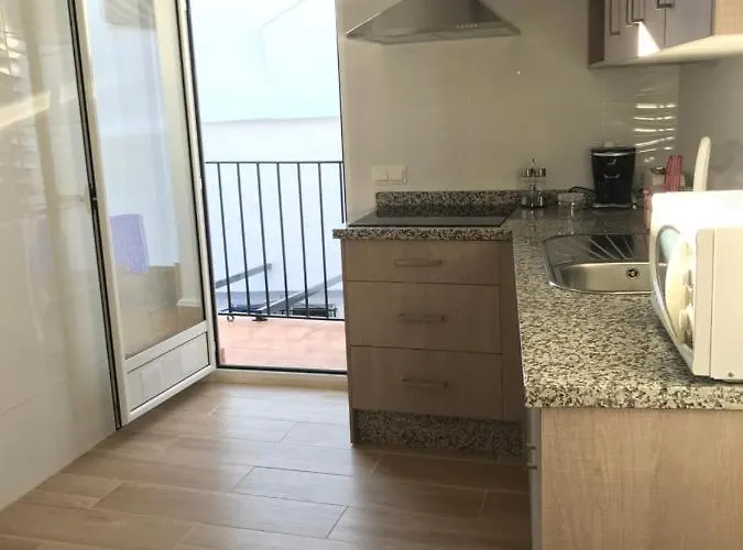 Nuevo Con Piscina En El Centro 