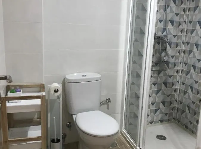 Nuevo Con Piscina En El Centro 