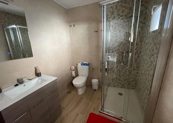 Nuevo Con Piscina En El Centro 