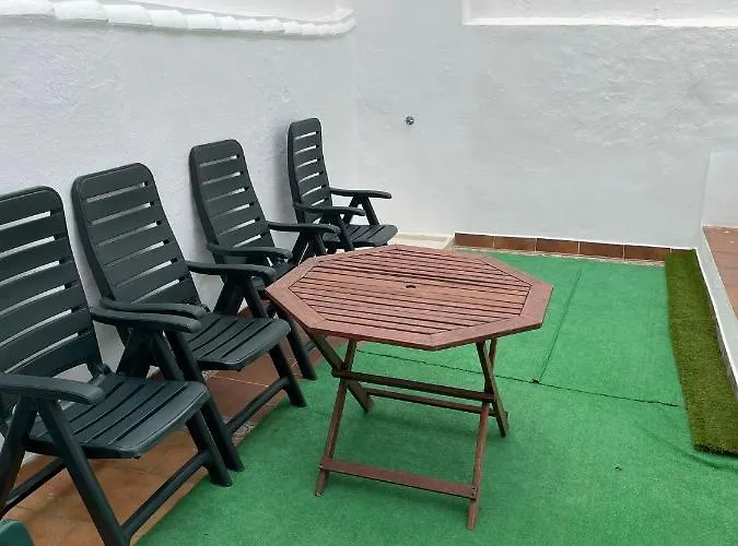 Nuevo Con Piscina En El Centro 