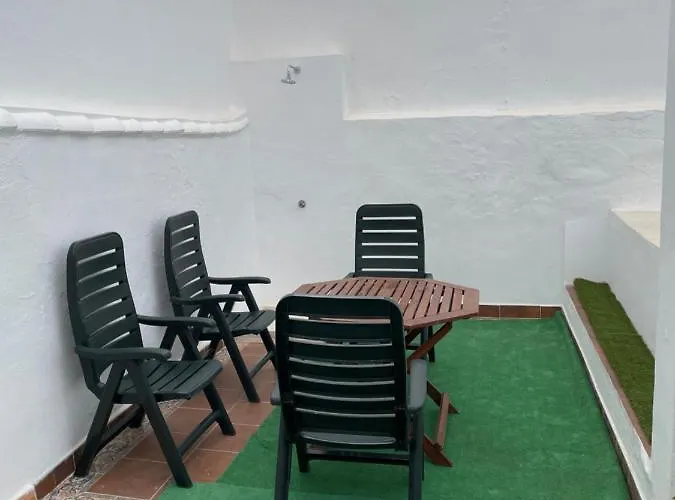 Nuevo Con Piscina En El Centro 