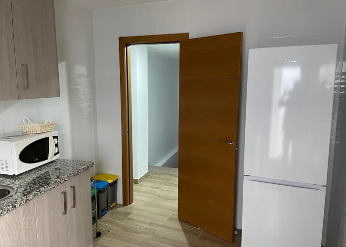 Nuevo Con Piscina En El Centro 