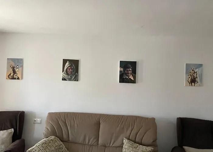 Nuevo Con Piscina En El Centro 