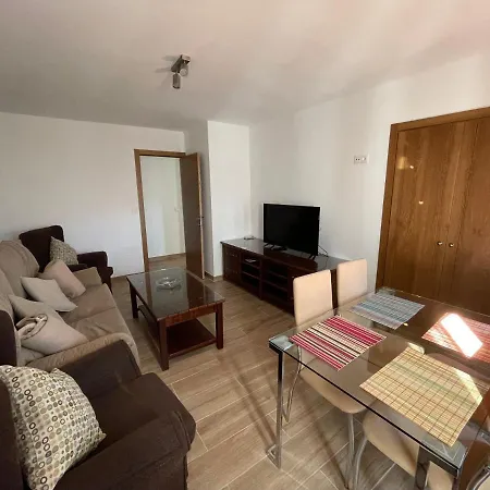 Nuevo Con Piscina En El Centro 