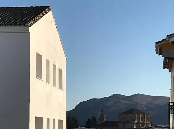 Nuevo Con Piscina En El Centro 