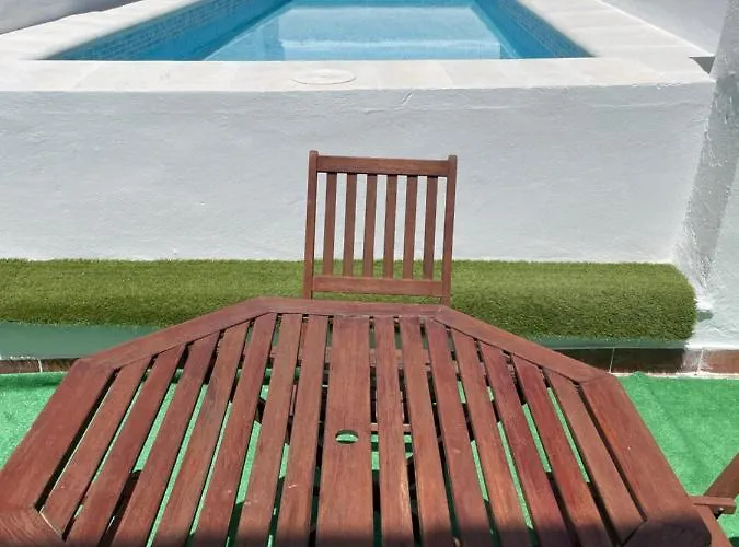 Nuevo Con Piscina En El Centro 