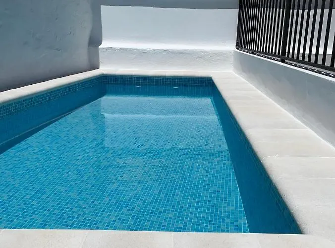 Nuevo Con Piscina En El Centro 