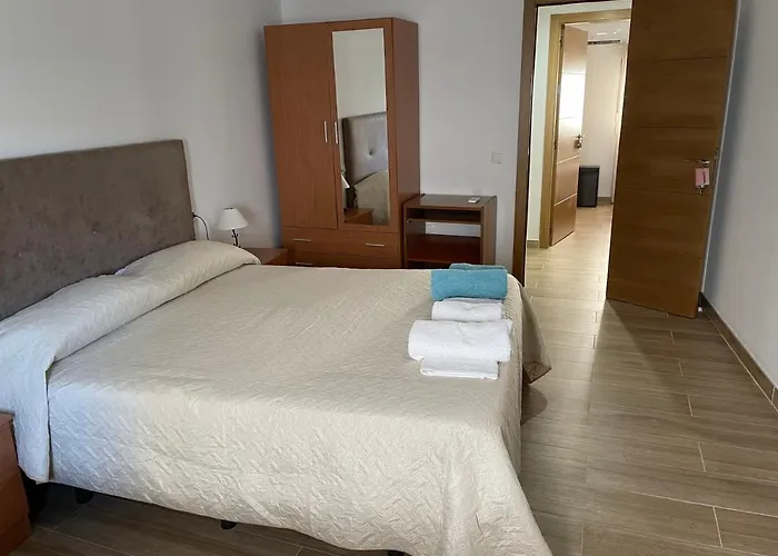 Nuevo Con Piscina En El Centro 