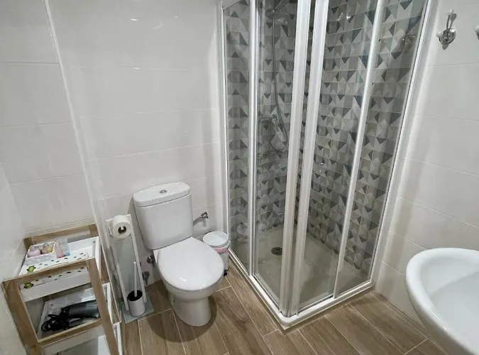 Nuevo Con Piscina En El Centro 